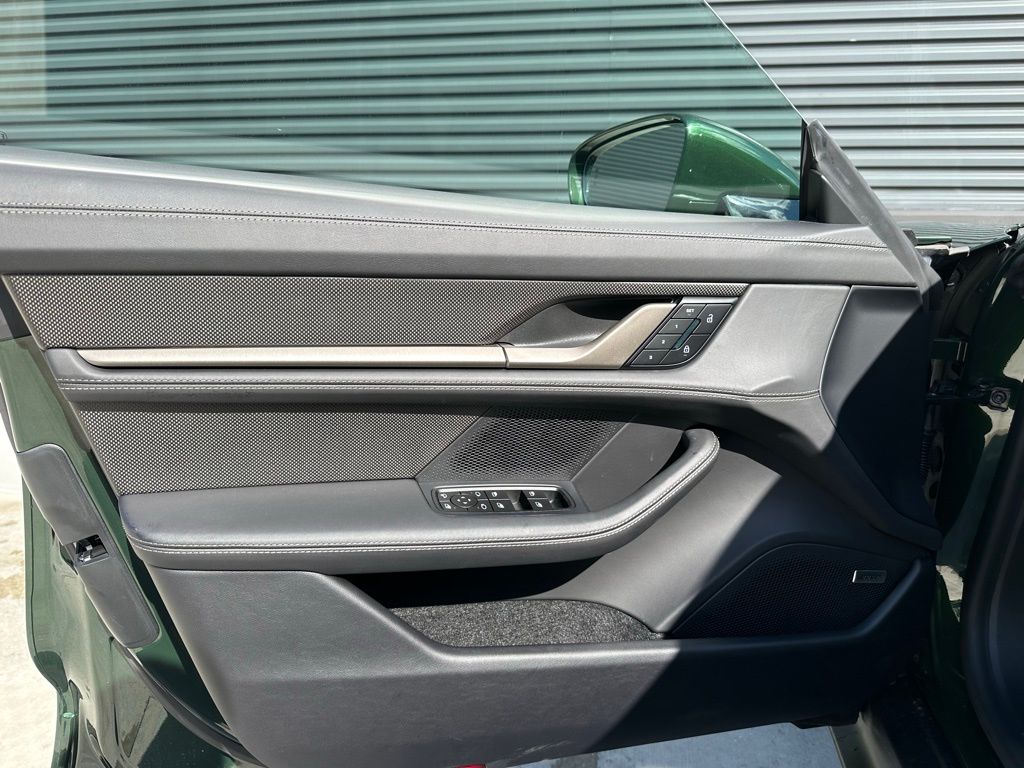 Thumbnail: 2025 Porsche Taycan - 11