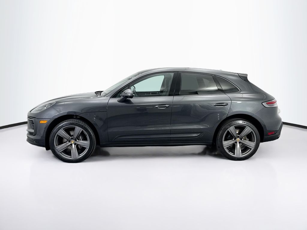 Thumbnail: 2025 Porsche Macan - 2