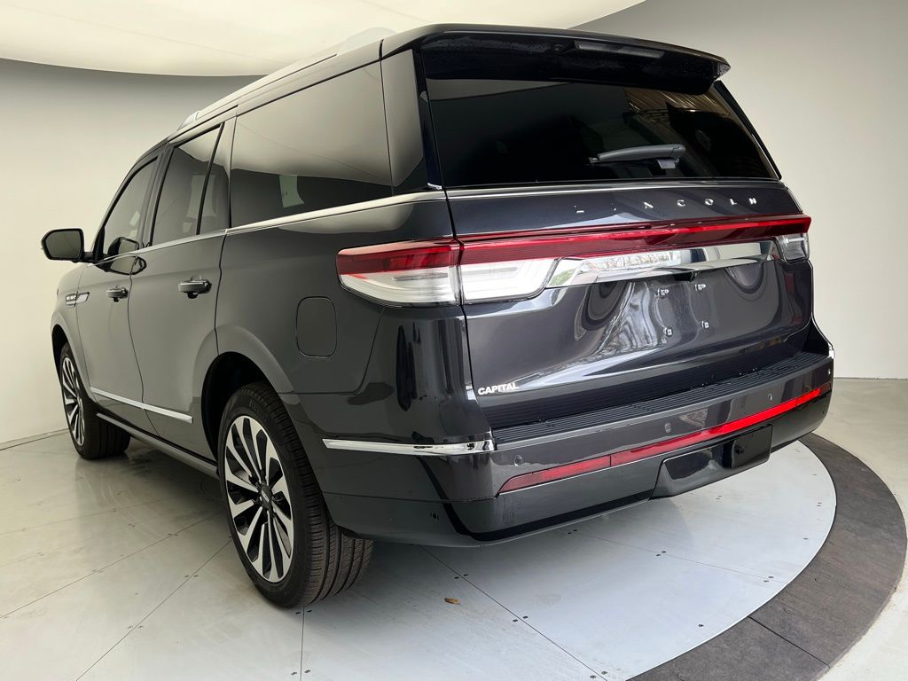 Thumbnail: 2024 Lincoln Navigator - 4