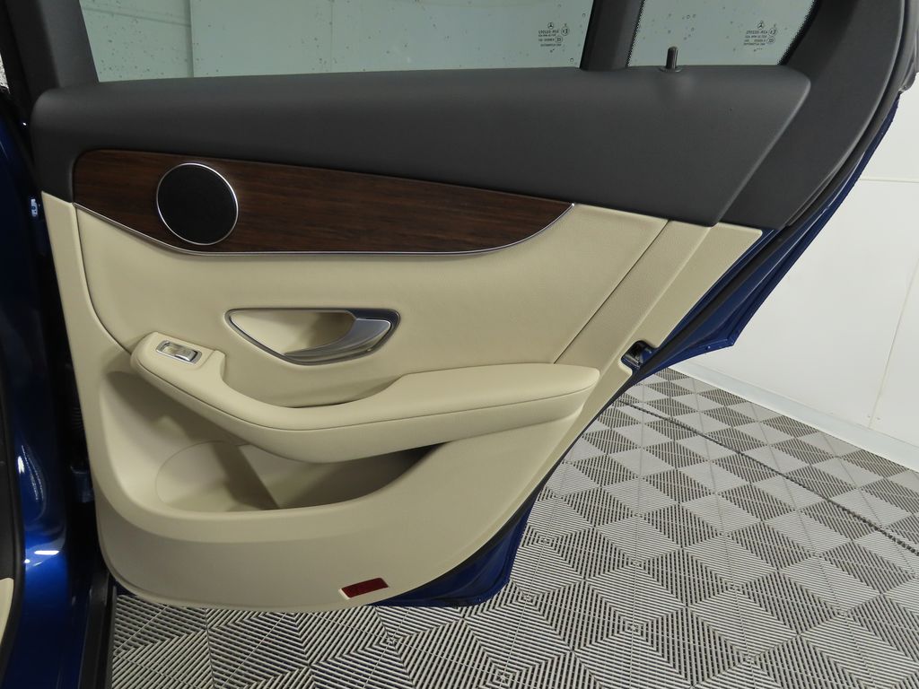 Thumbnail: 2022 Mercedes-Benz GLC - 27