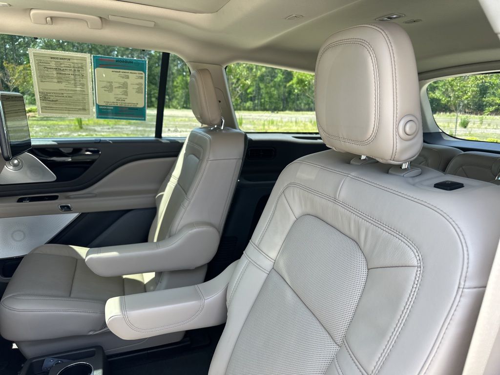 2021 Pristine White Lincoln Aviator Reserve AWD SUV