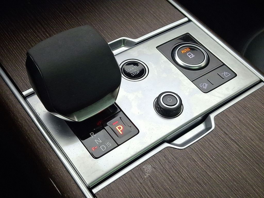 Thumbnail: 2023 Land Rover Range Rover - 16