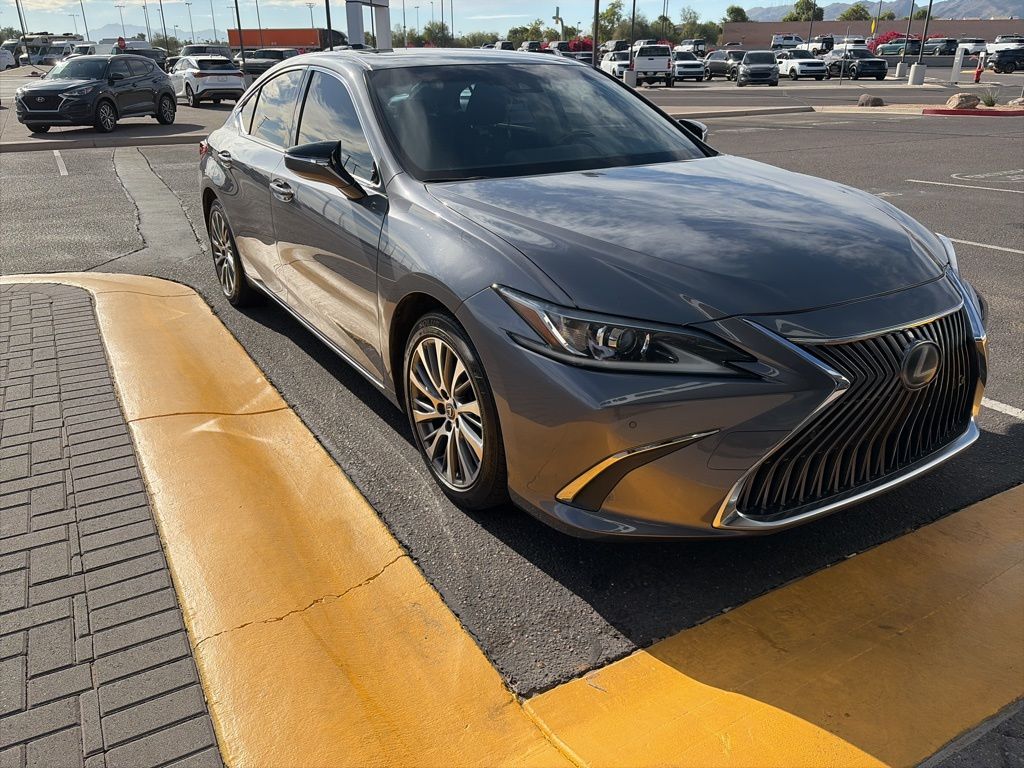 Thumbnail: 2019 Lexus ES - 3