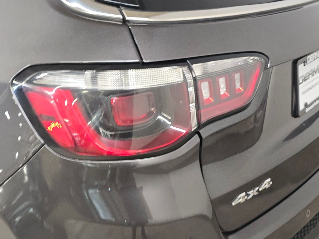 2020 Jeep Compass Limited photo 13