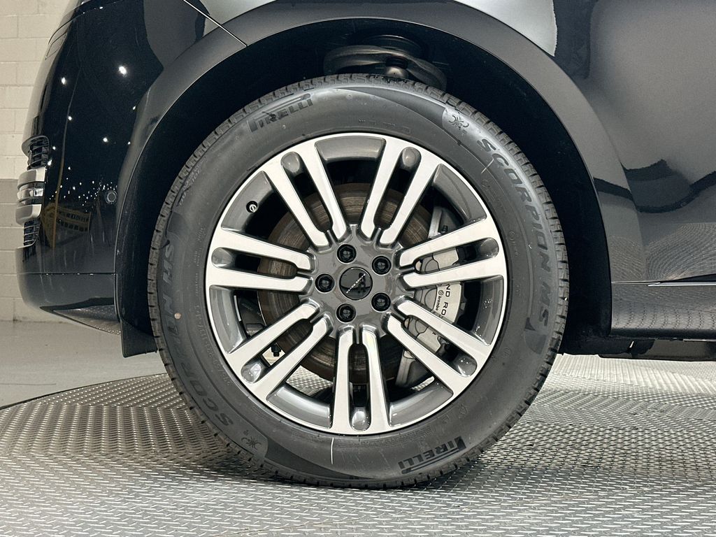 Thumbnail: 2026 Land Rover Range Rover - 5