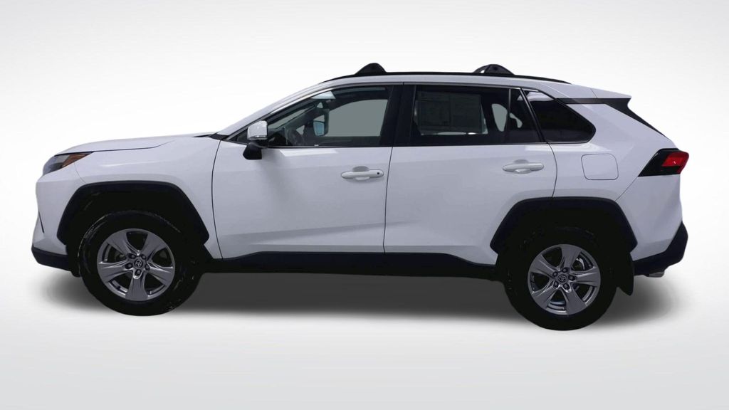 2023 Toyota RAV4 XLE - Photo 18