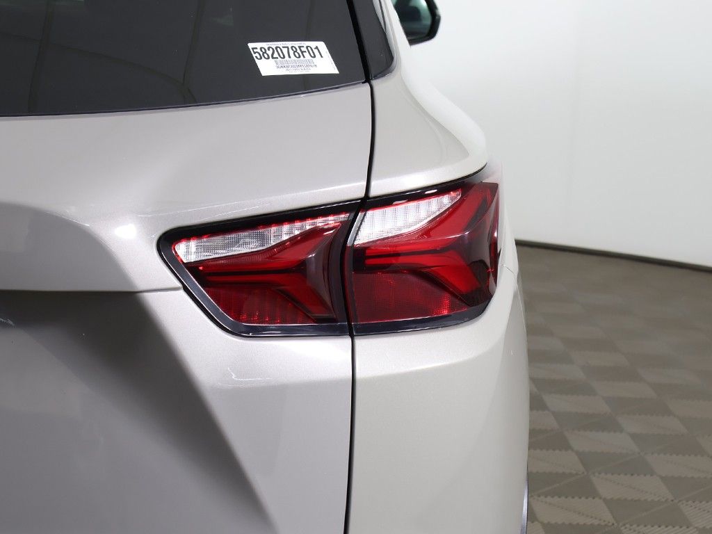 Used 2021 Gray Chevrolet LT image 17