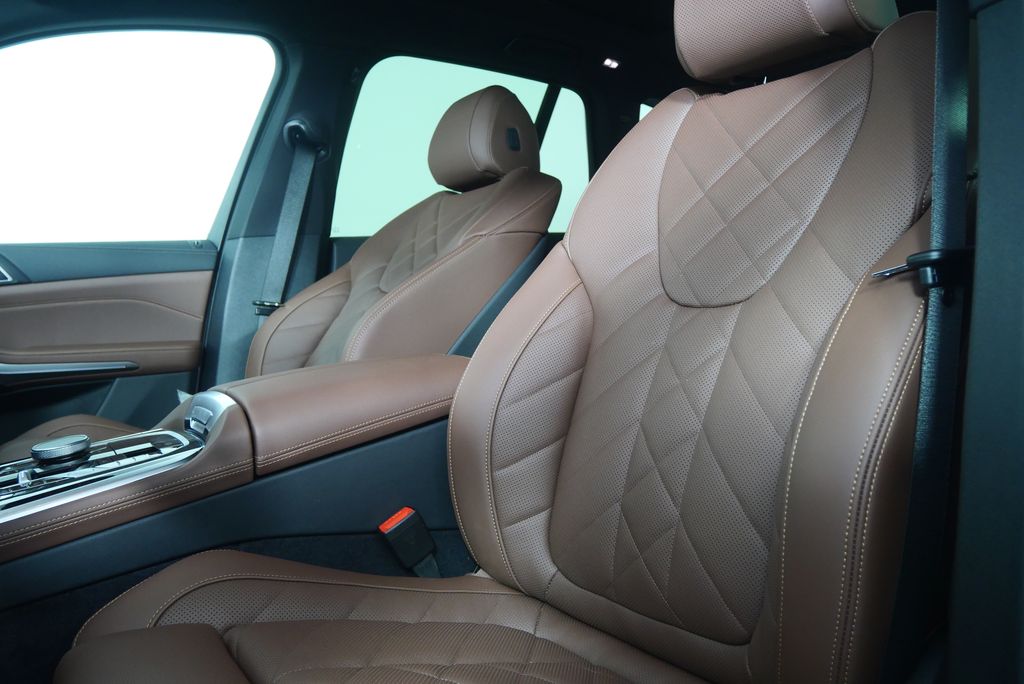 Thumbnail: 2026 BMW X5 - 11