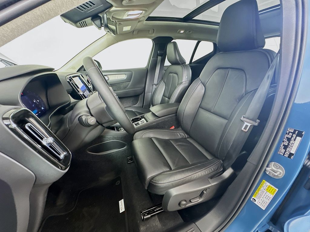 2023 Volvo XC40 B5 Plus 20