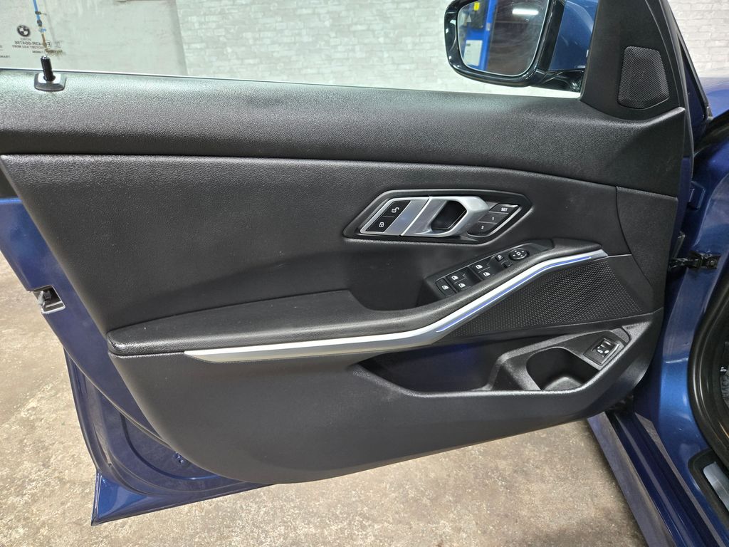 2022 BMW 3 Series 330i - Photo 7