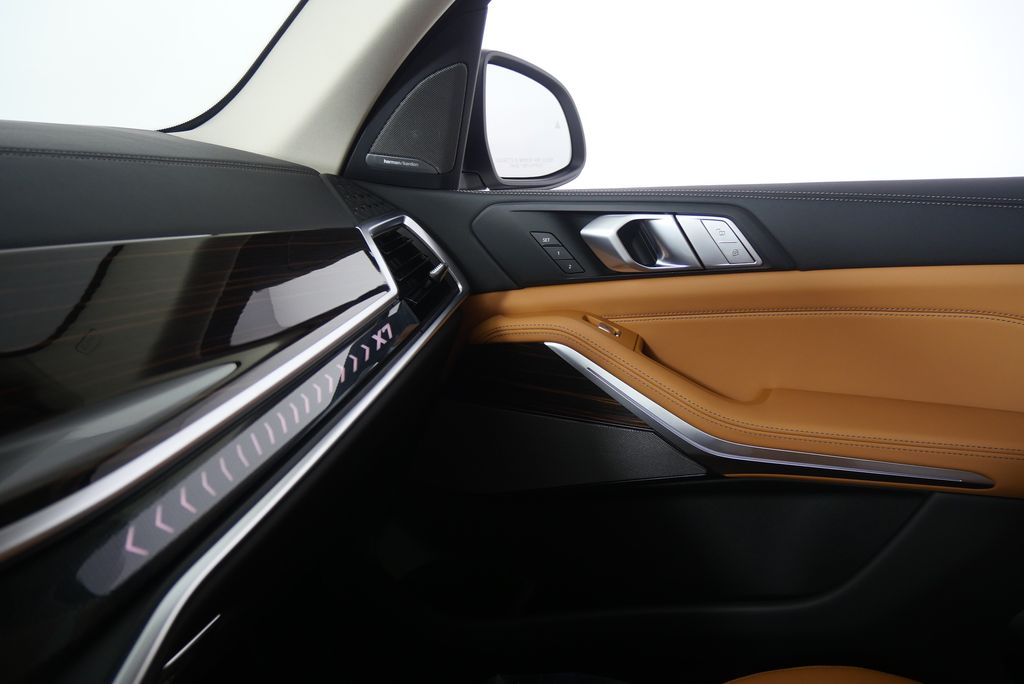 Thumbnail: 2026 BMW X7 - 26