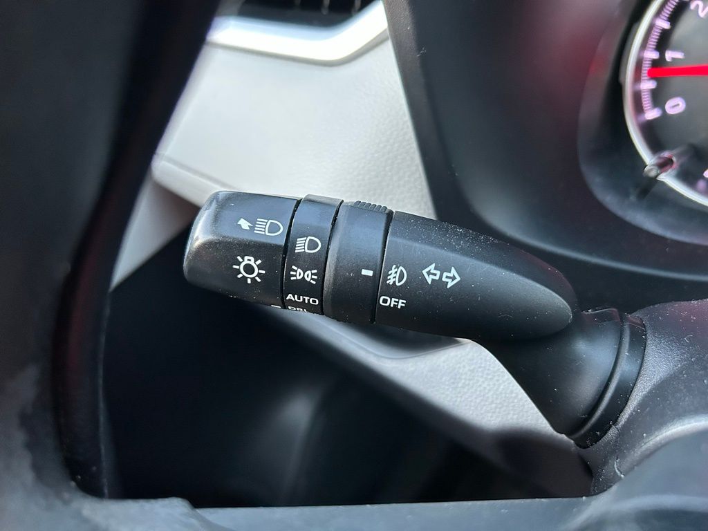 Thumbnail: 2021 Toyota RAV4 - 22