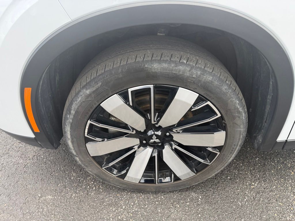 2025 Mitsubishi Outlander SE Silver at South Hills Kia