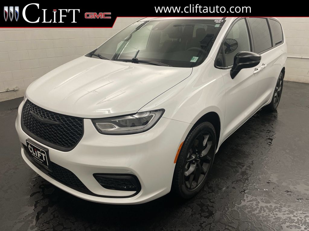 2025 Chrysler Pacifica Limited AWD