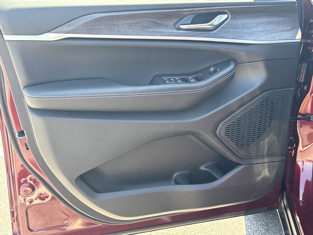 2026 Jeep Grand Cherokee Altitude - 9