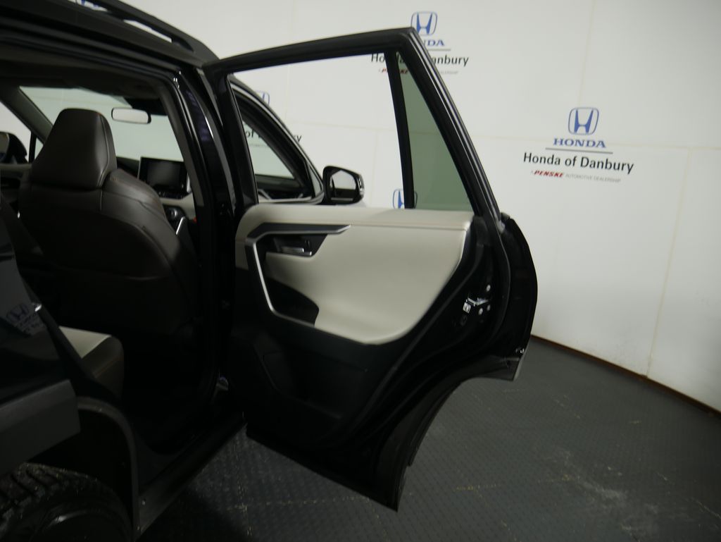 Thumbnail: 2019 Toyota RAV4 - 8