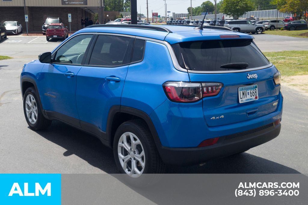 Used 2024 Blue Jeep Latitude image 9