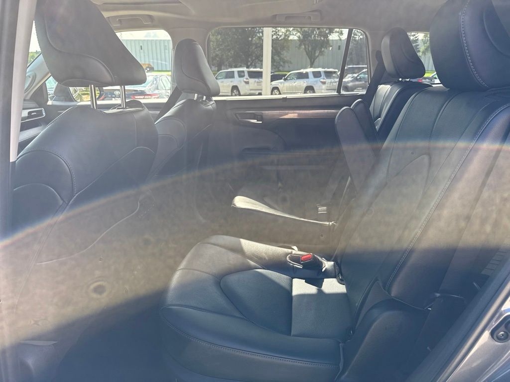 Used 2023 Toyota Highlander Hybrid SUV