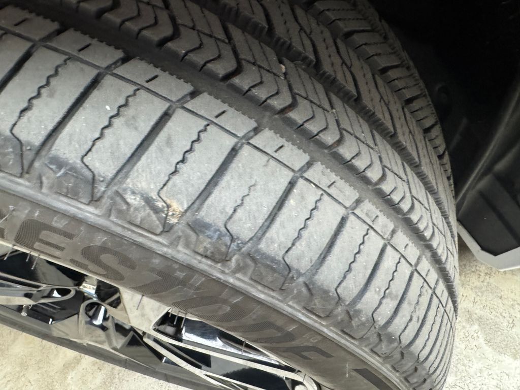 Certified Used 2024 White BMW xDrive40i image 33