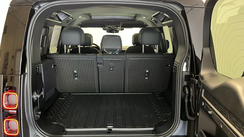2025 Land Rover Defender 110 26