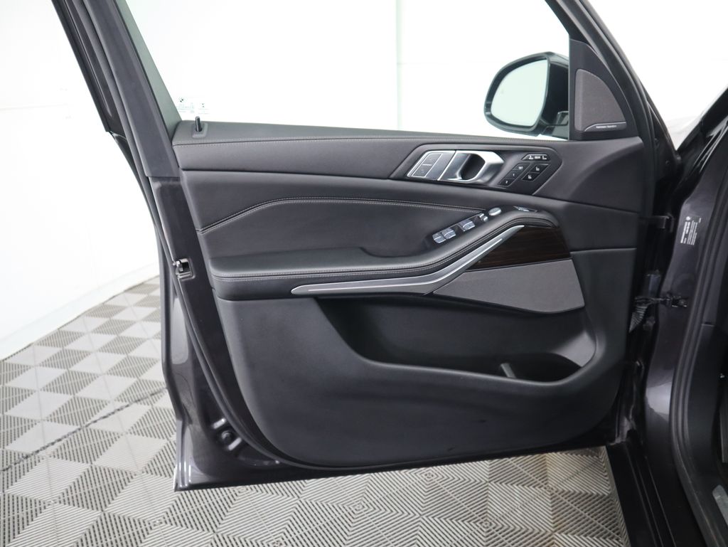 Thumbnail: 2021 BMW X7 - 25