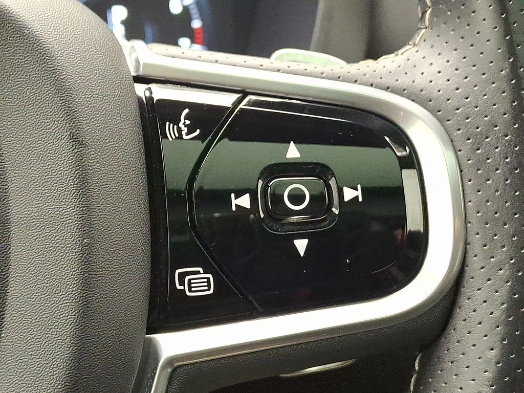 Thumbnail: 2018 Volvo XC60 - 23