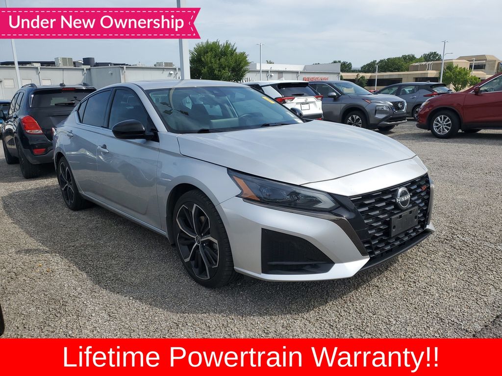 Brilliant Silver Metallic 2023 Nissan Altima Sedan Front-Wheel Drive Continuously Variable Transmission