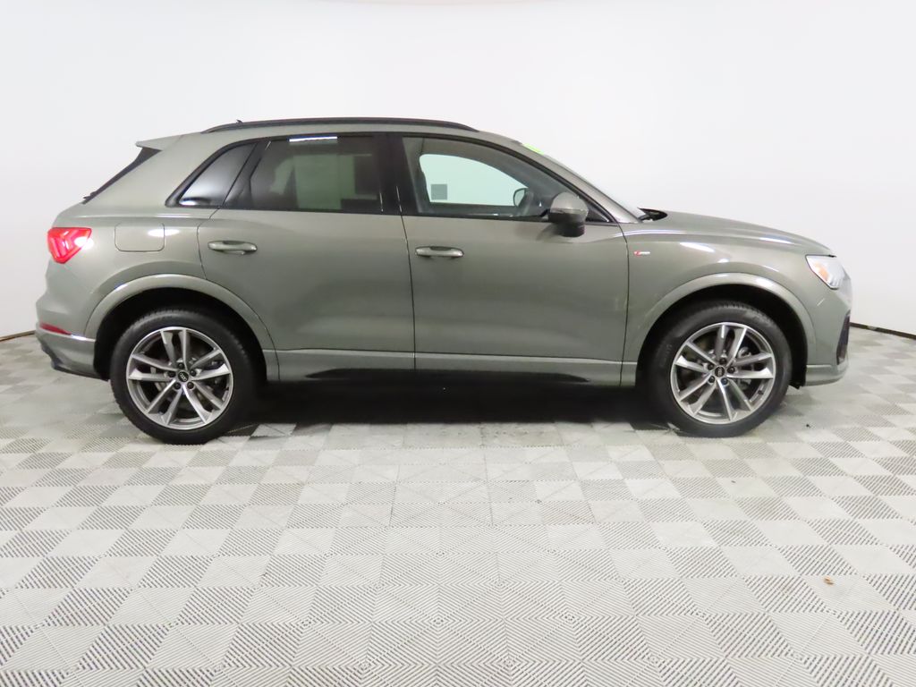 Thumbnail: 2025 Audi Q3 - 6