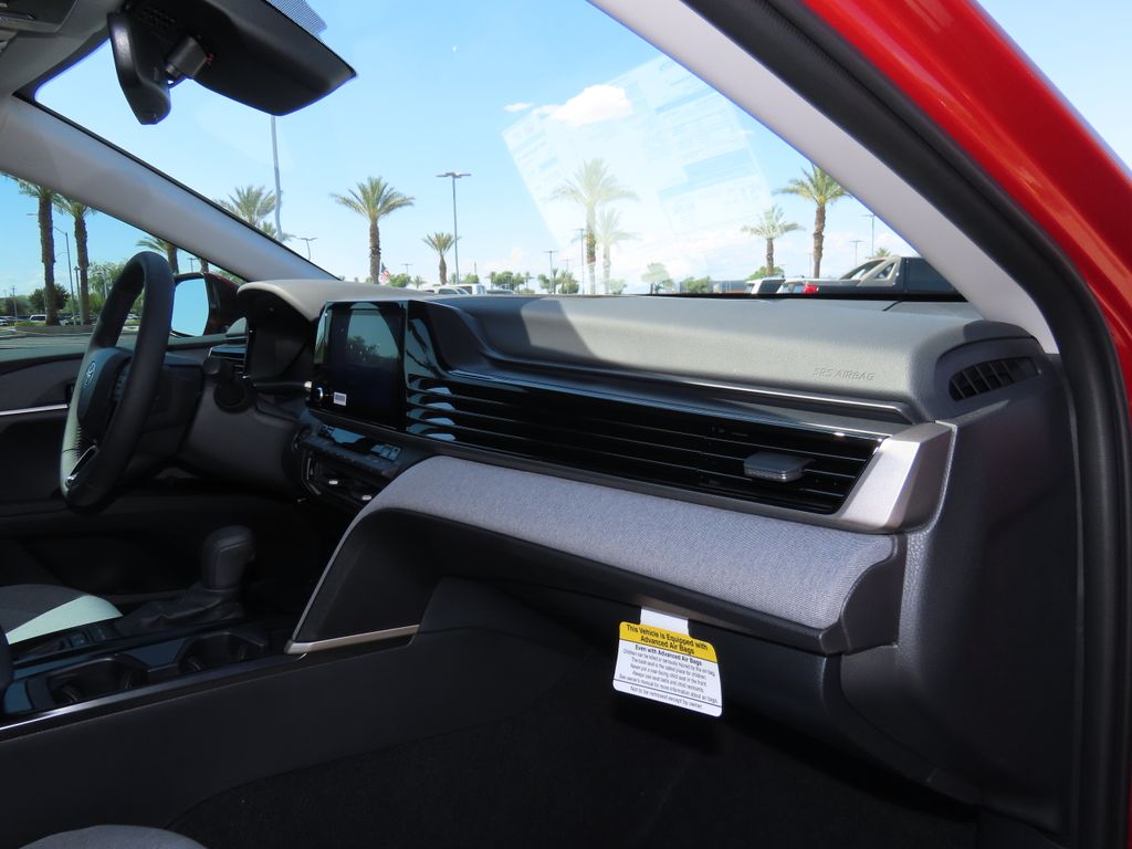 2025 Toyota Camry LE 17