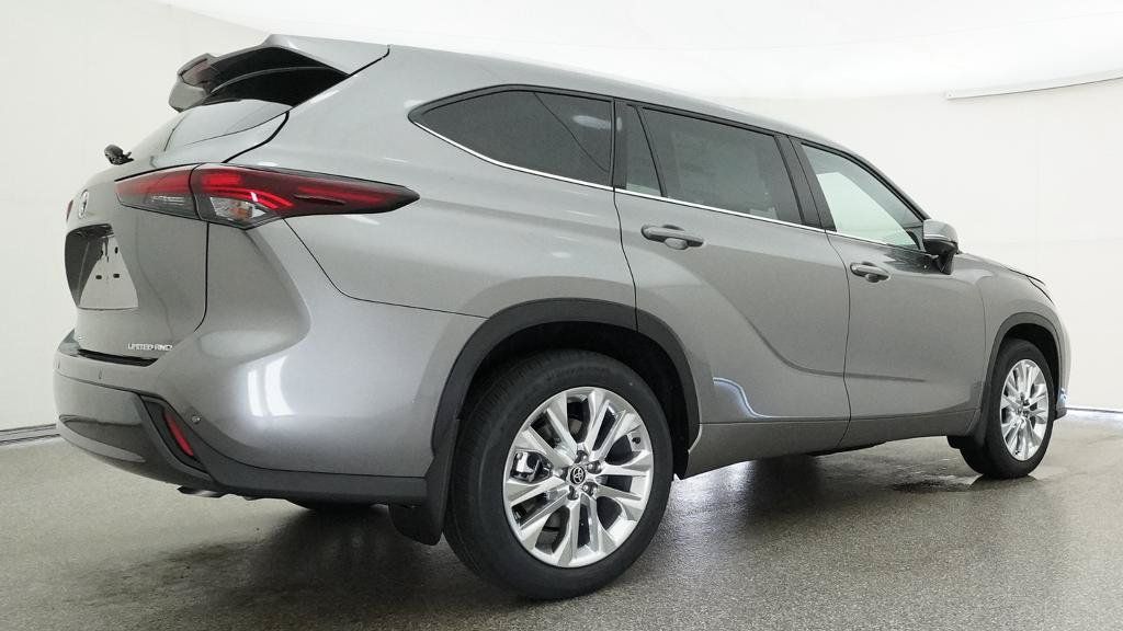 Thumbnail: 2026 Toyota Highlander - 18
