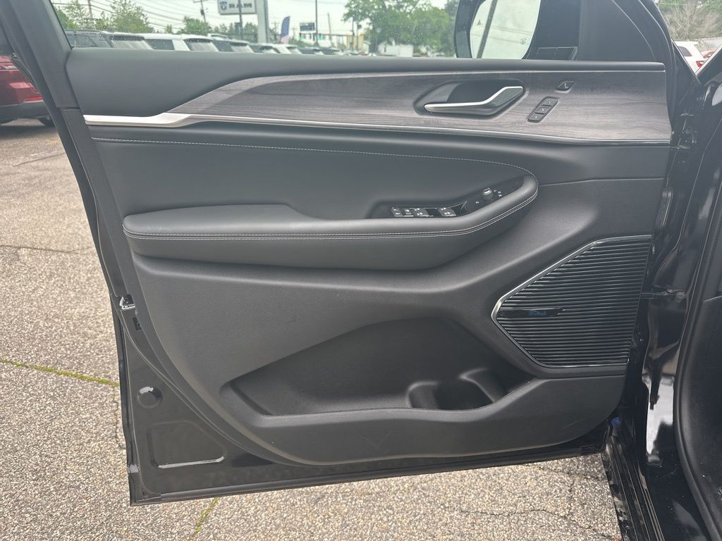 2023 Jeep Grand Cherokee Overland 4xe - Photo 16
