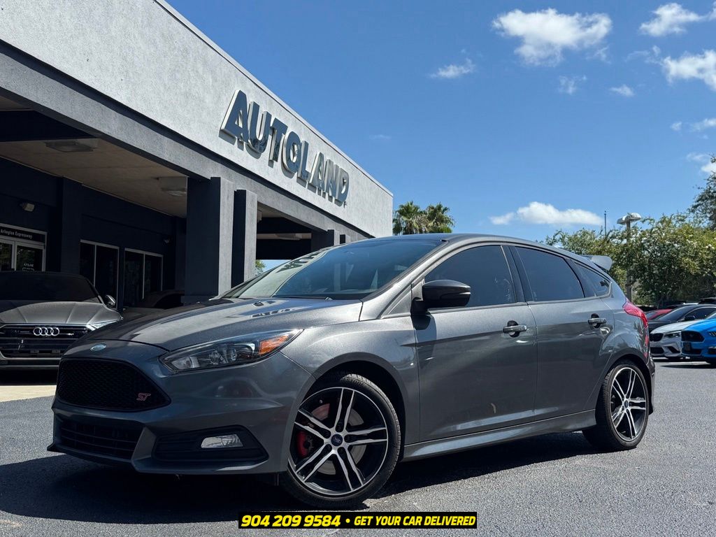 Gray (Magnetic) 2018 Ford Focus Hatchback Front-Wheel Drive 6-Speed Manual