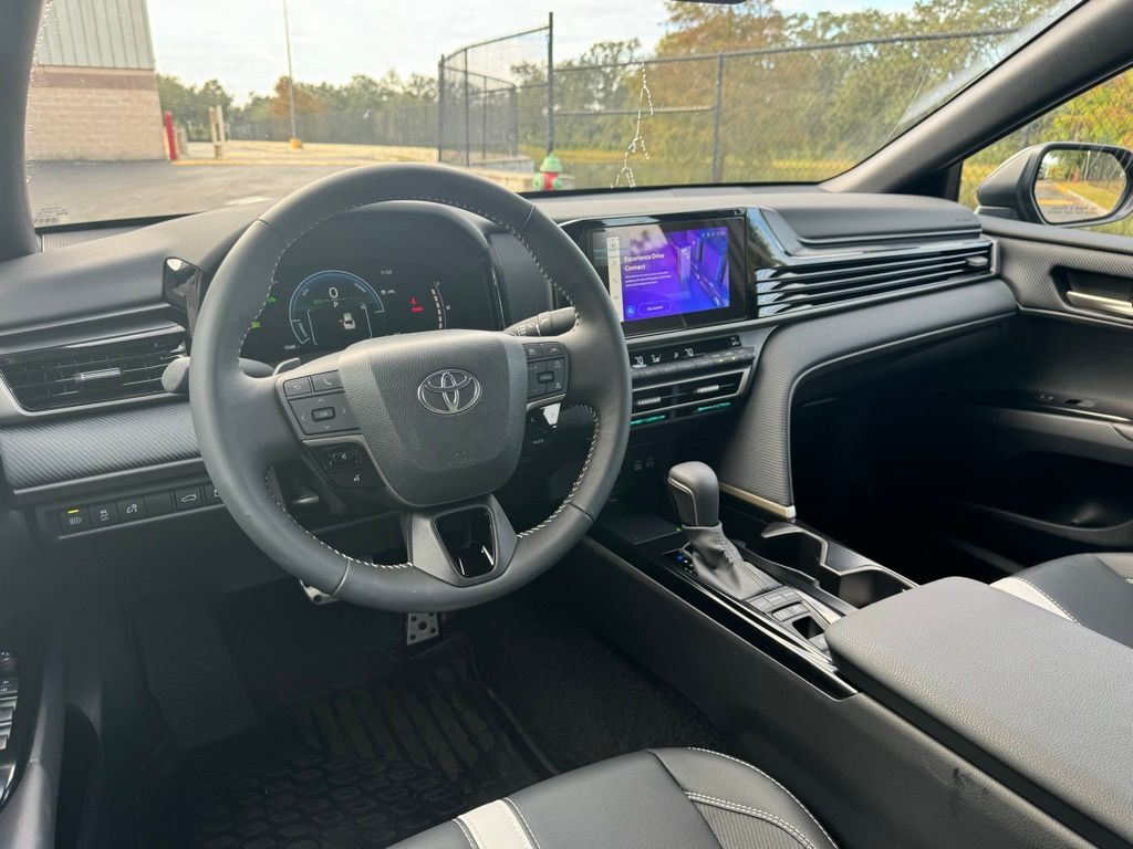 2025 Toyota Camry SE 12