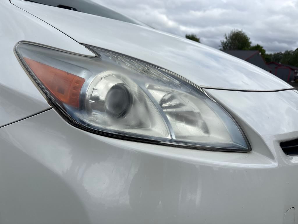 2010 Super White Toyota Prius II FWD Hatchback
