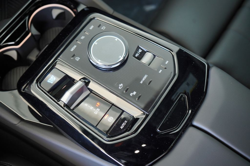 Thumbnail: 2026 BMW i5 - 19