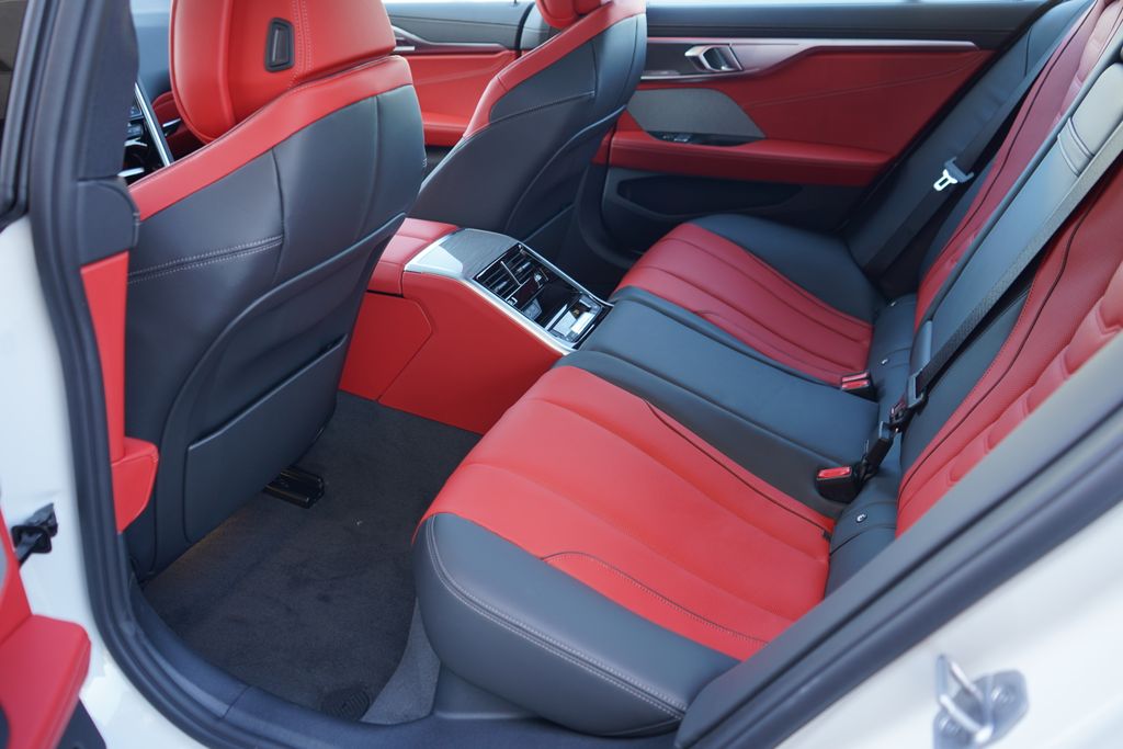 Thumbnail: 2026 BMW 8 Series - 20