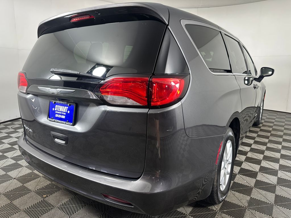 Photo 5 of 2017 Chrysler Pacifica LX