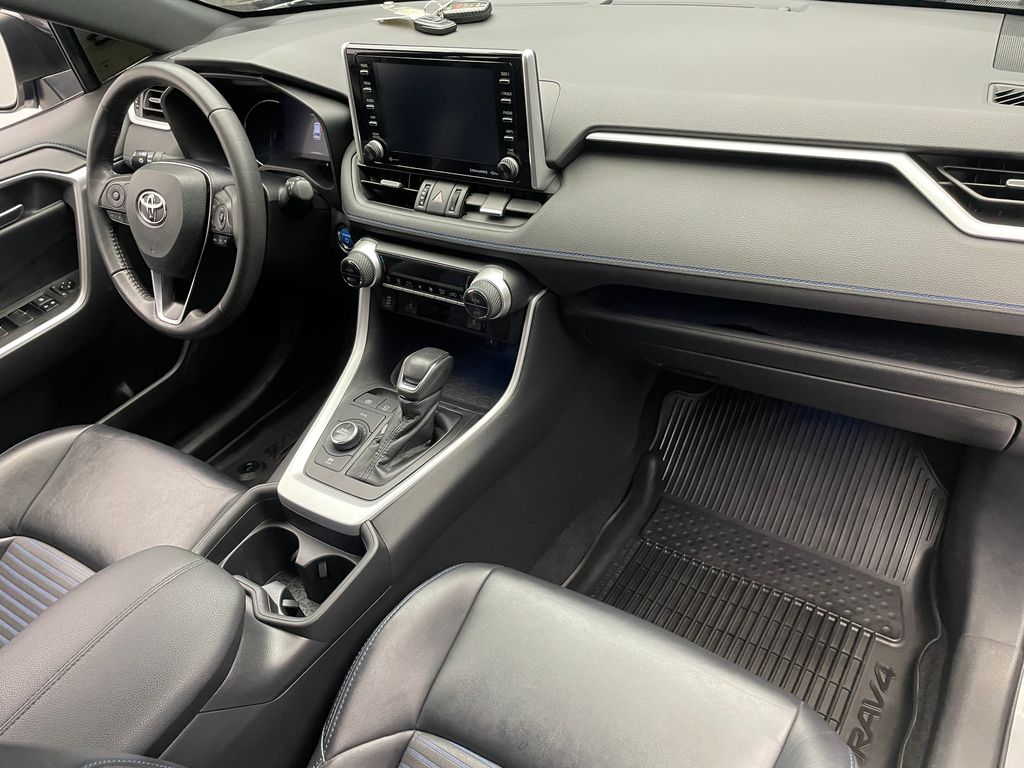 2021 Toyota RAV4 XSE 16