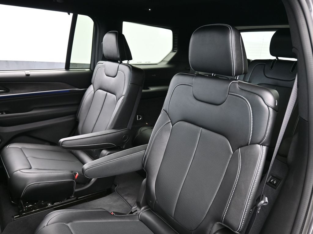 Used 2024 Baltic Gray Metallic Clearcoat Jeep Overland image 38