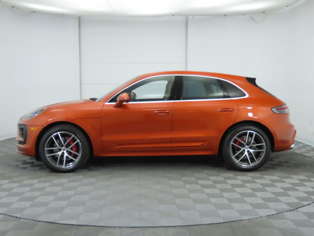 2024 Porsche Macan S 8