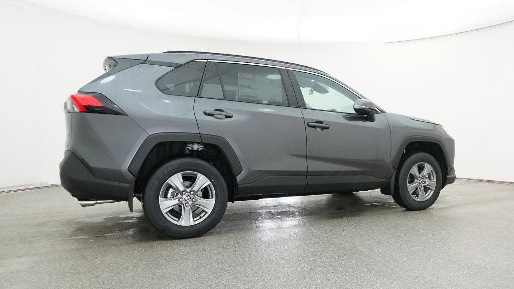 2025 Toyota RAV4 XLE 3