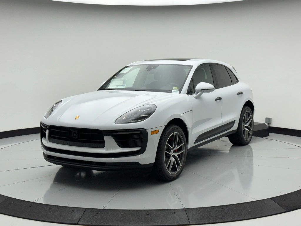 2024 Porsche Macan S -
                Chantilly, VA