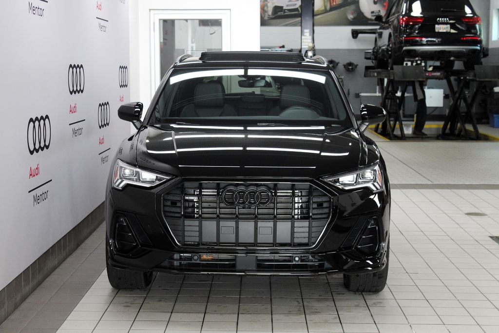 Thumbnail: 2023 Audi Q3 - 9