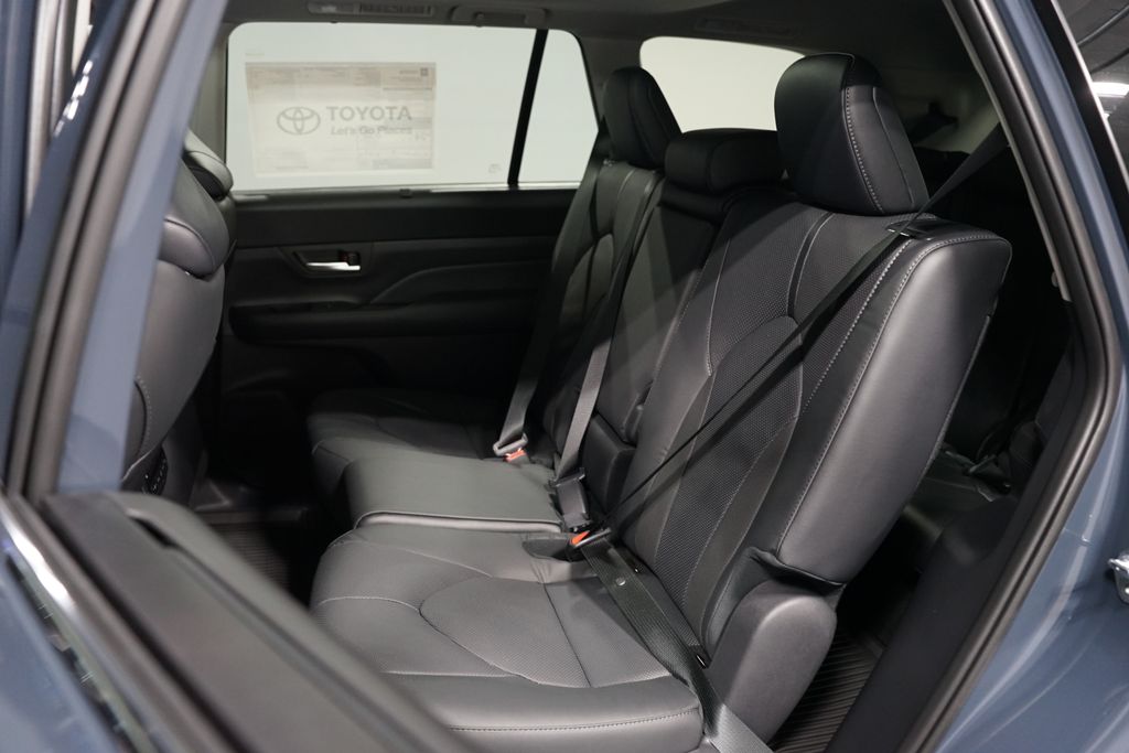 Thumbnail: 2025 Toyota Grand Highlander - 30