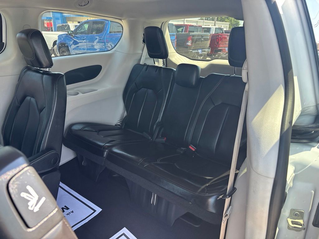 Used 2023 Chrysler Pacifica Van