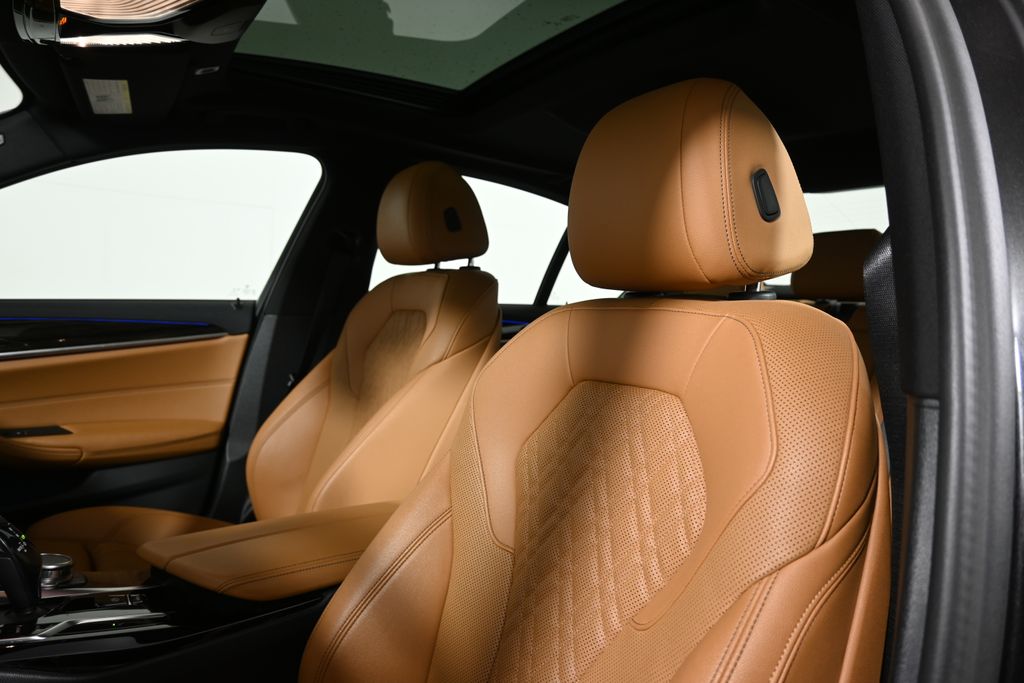 Thumbnail: 2023 BMW 5 Series - 4