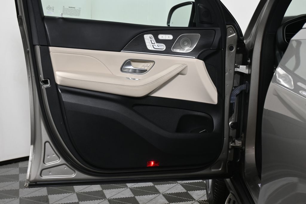 Thumbnail: 2023 Mercedes-Benz GLE - 30