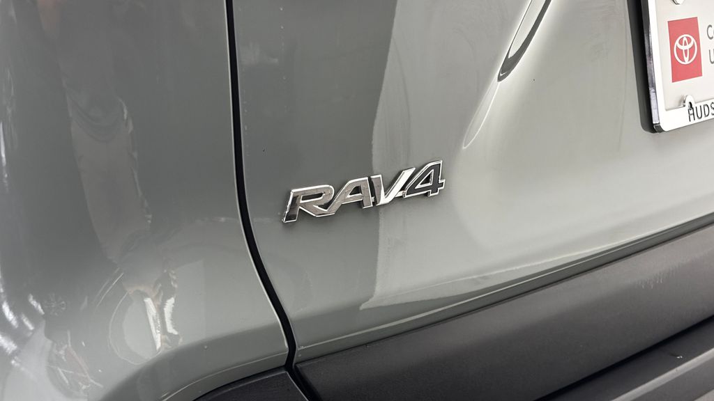 Thumbnail: 2020 Toyota RAV4 - 7