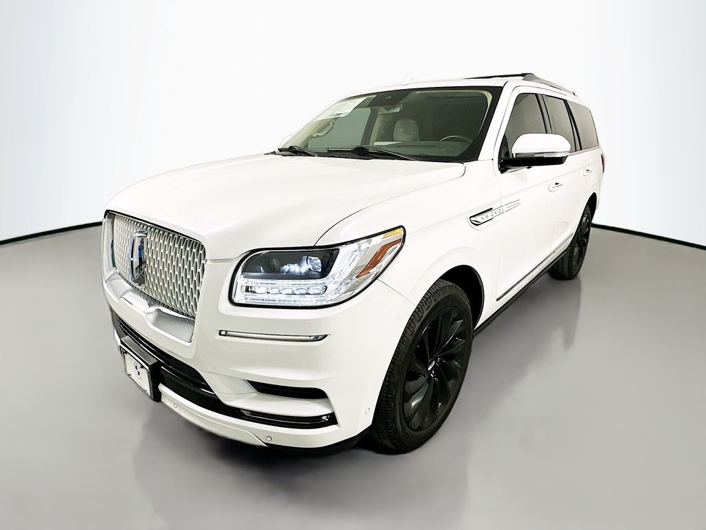 Thumbnail: 2021 Lincoln Navigator - 3