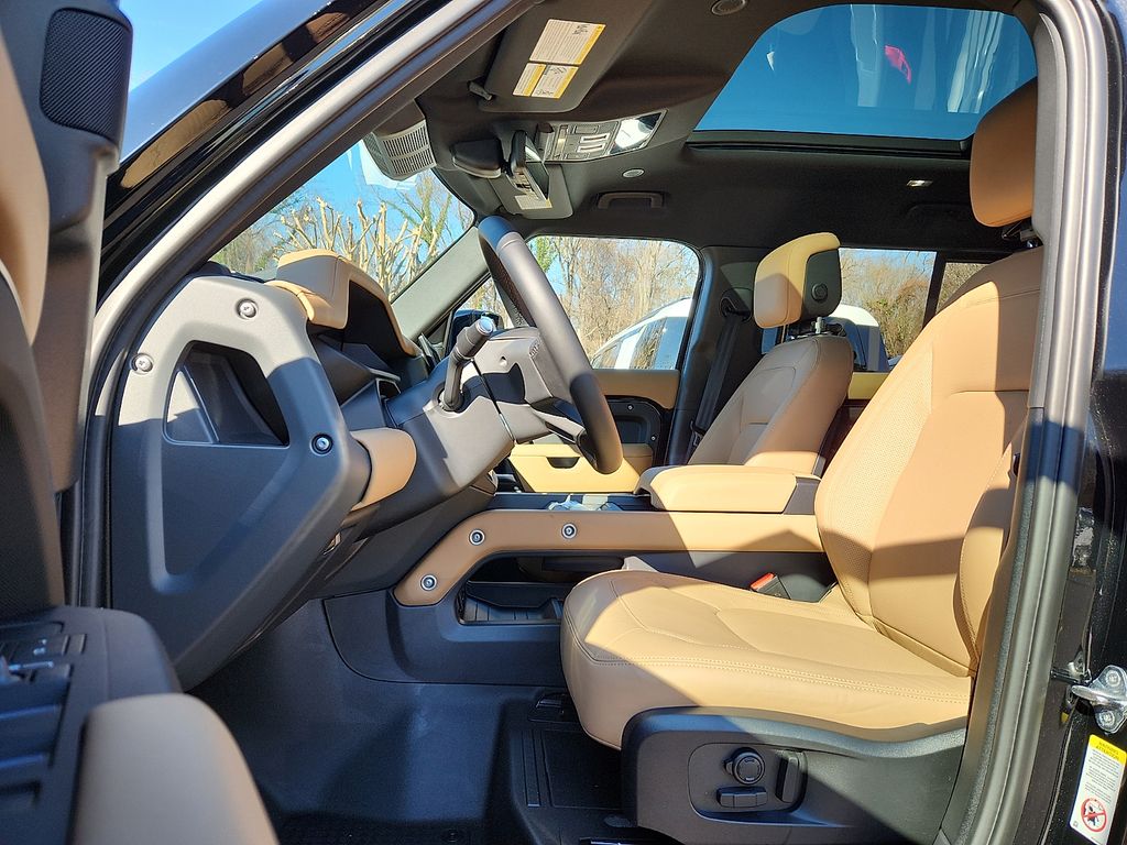 Thumbnail: 2026 Land Rover Range Rover Sport - 6